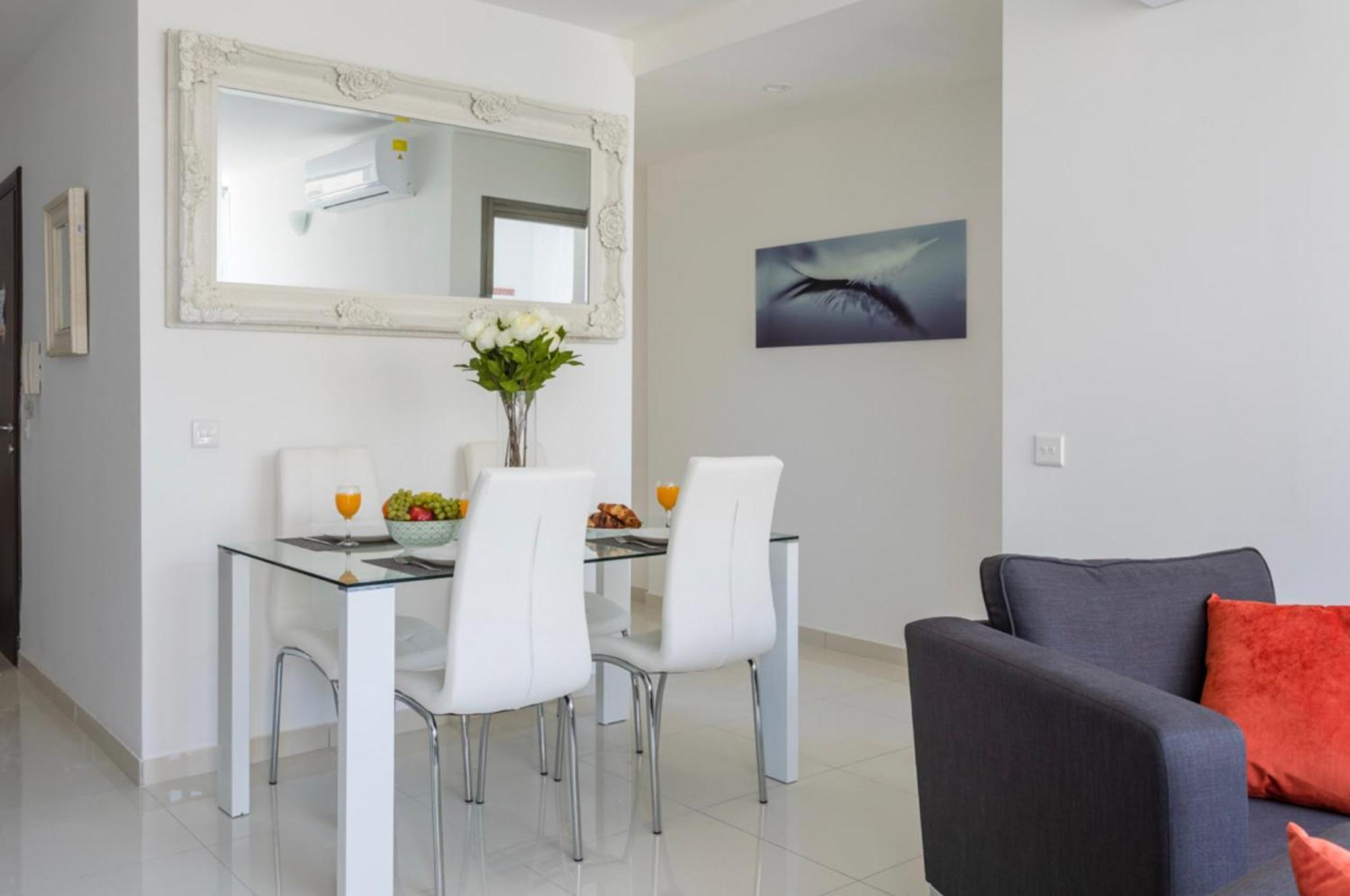 Saint Julian - Lovely Apartment With Terrace - Cityapartmentstay San Ġiljan Buitenkant foto