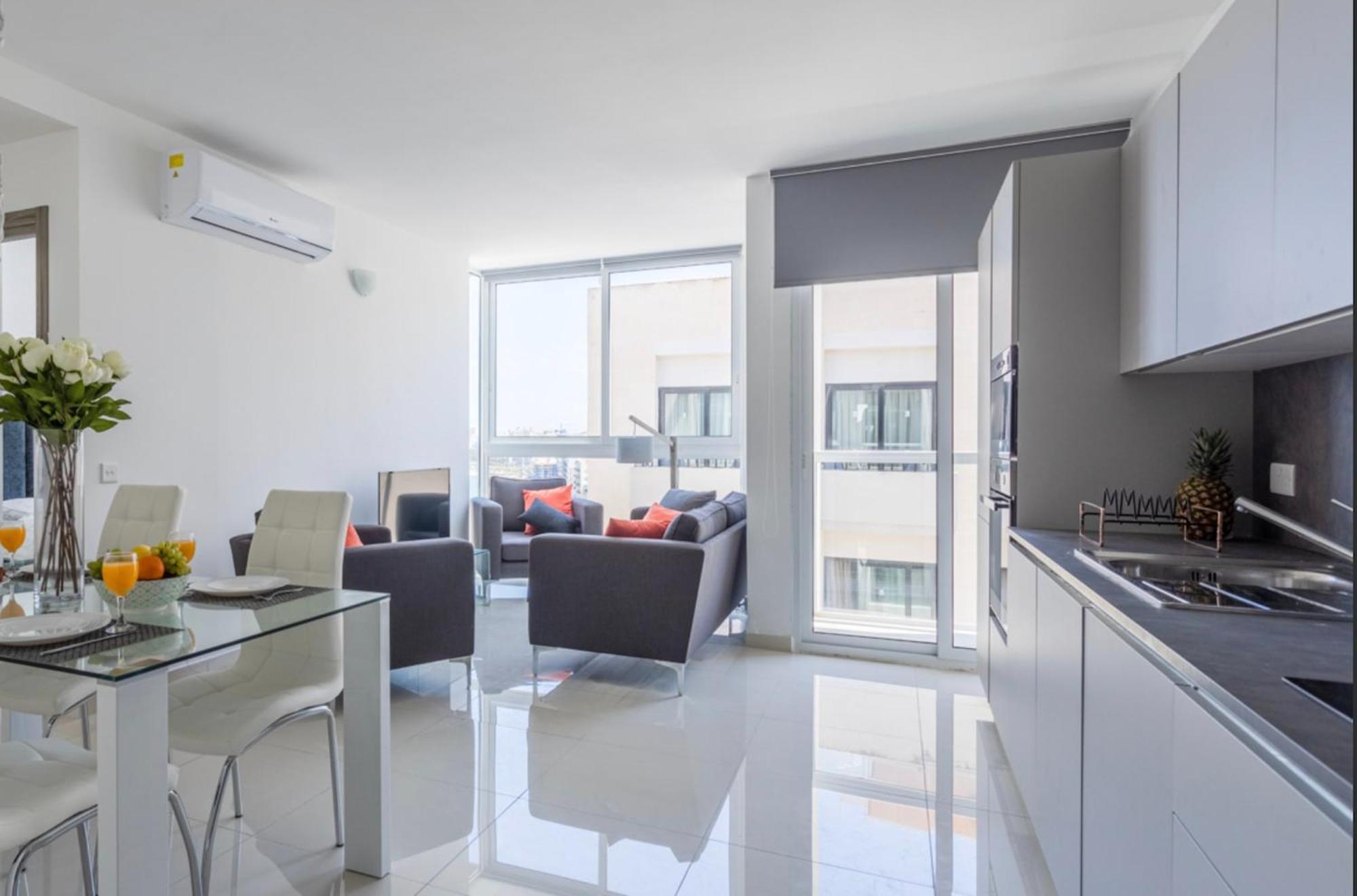 Saint Julian - Lovely Apartment With Terrace - Cityapartmentstay San Ġiljan Buitenkant foto