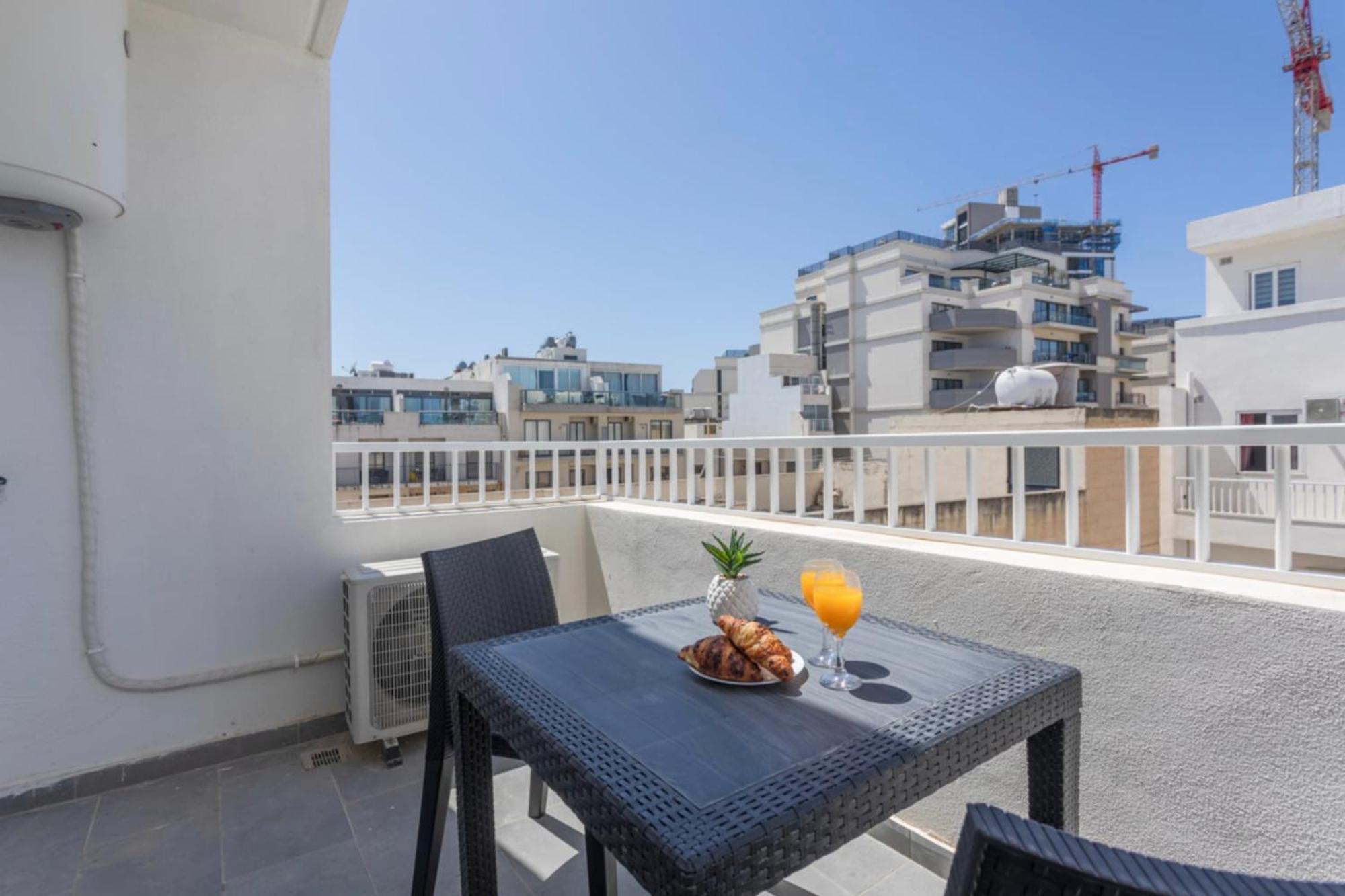 Saint Julian - Lovely Apartment With Terrace - Cityapartmentstay San Ġiljan Buitenkant foto